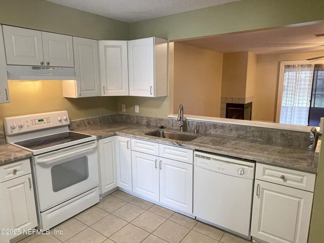 12044 CANDLEWYCK Lane, Jacksonville, FL 32225