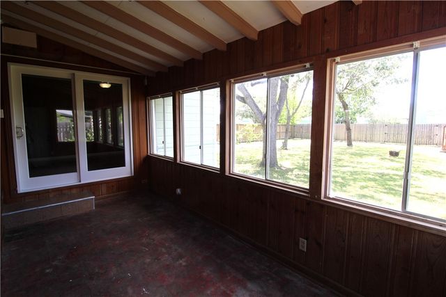 519 Field Ave, Taft, TX 78390