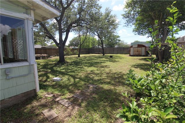 519 Field Ave, Taft, TX 78390