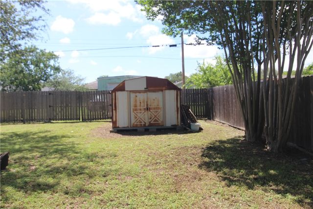 519 Field Ave, Taft, TX 78390