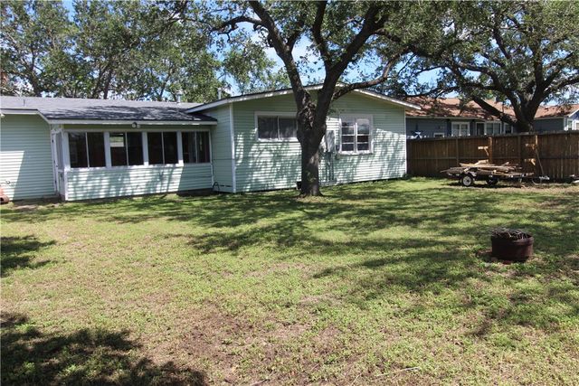 519 Field Ave, Taft, TX 78390