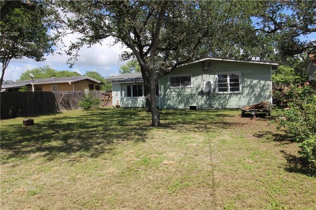 519 Field Ave, Taft, TX 78390