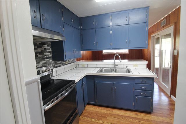 519 Field Ave, Taft, TX 78390