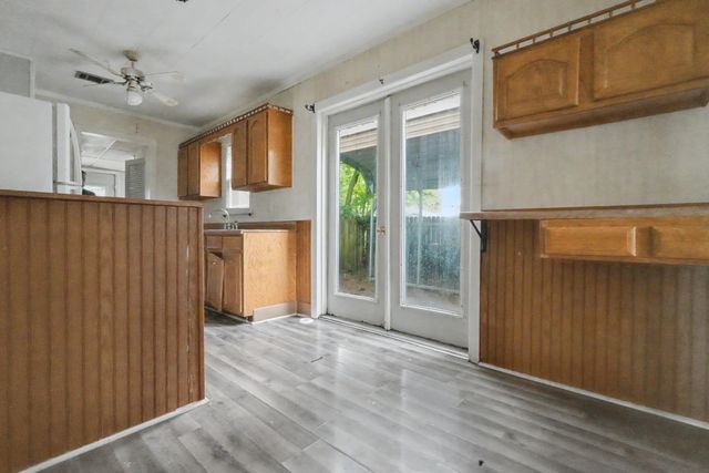 2434 N Pickwick Avenue, Springfield, MO 65803