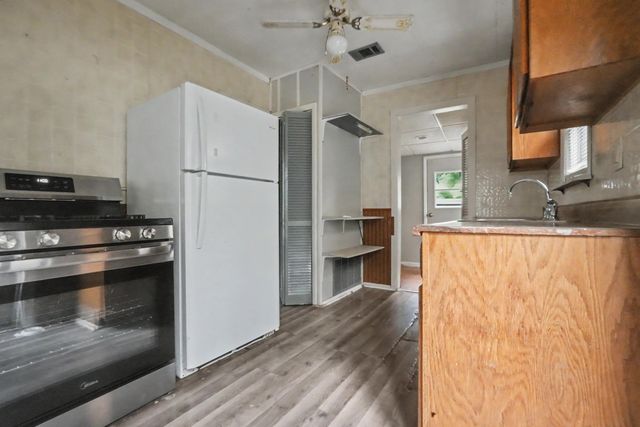 2434 N Pickwick Avenue, Springfield, MO 65803