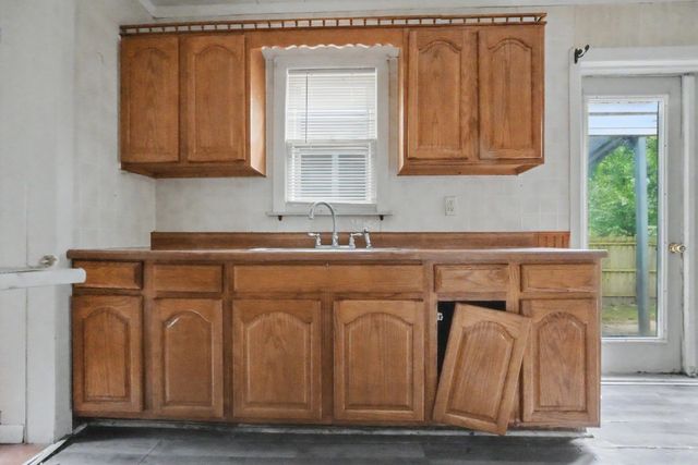 2434 N Pickwick Avenue, Springfield, MO 65803