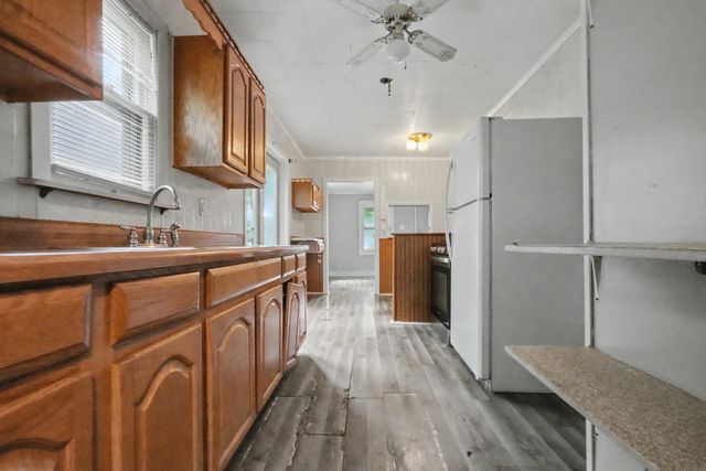 2434 N Pickwick Avenue, Springfield, MO 65803