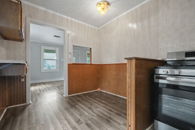 2434 N Pickwick Avenue, Springfield, MO 65803