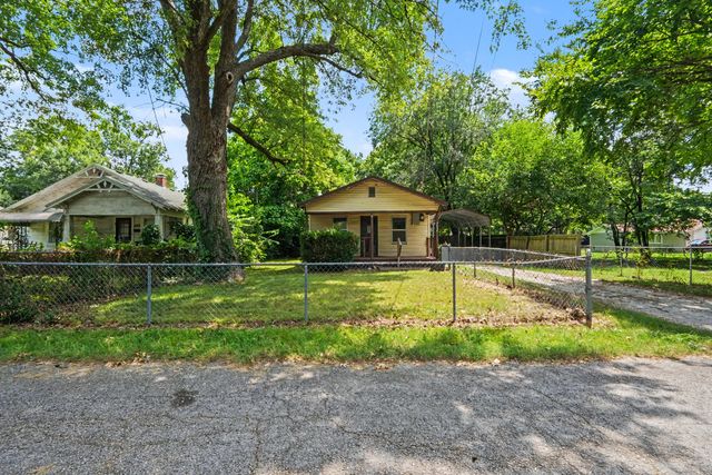 2434 N Pickwick Avenue, Springfield, MO 65803