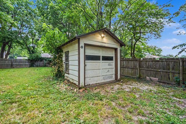 2434 N Pickwick Avenue, Springfield, MO 65803