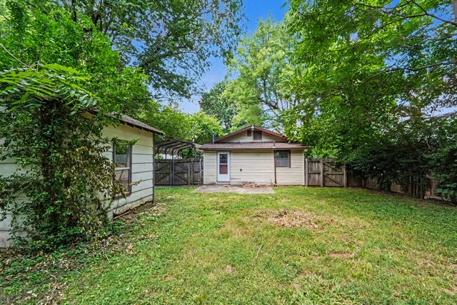 2434 N Pickwick Avenue, Springfield, MO 65803