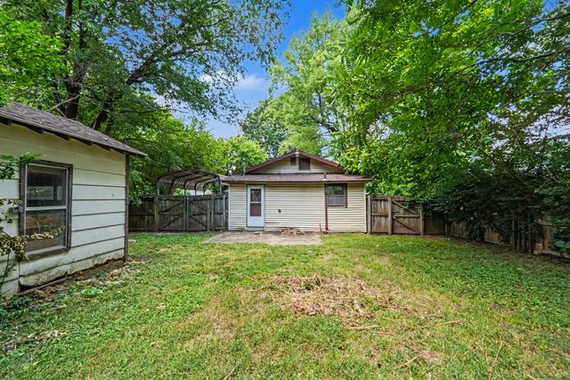 2434 N Pickwick Avenue, Springfield, MO 65803
