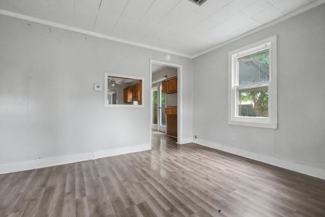 2434 N Pickwick Avenue, Springfield, MO 65803