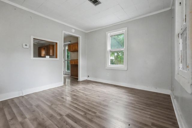2434 N Pickwick Avenue, Springfield, MO 65803
