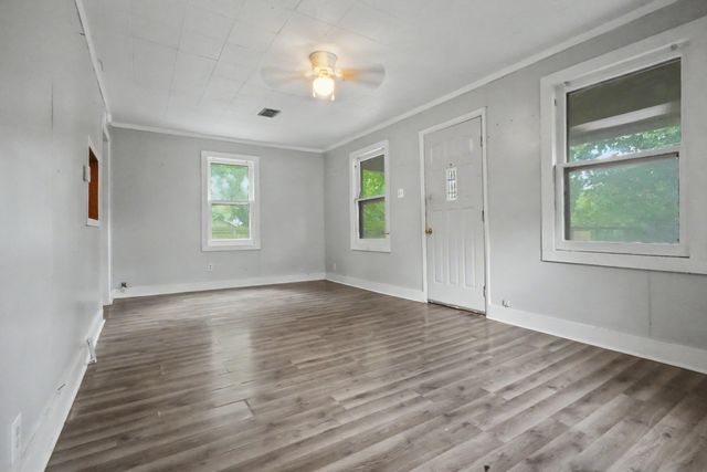 2434 N Pickwick Avenue, Springfield, MO 65803