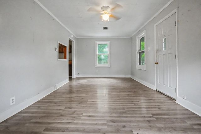 2434 N Pickwick Avenue, Springfield, MO 65803