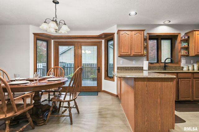 802 E LOCUST Court, Chatham, IL 62629