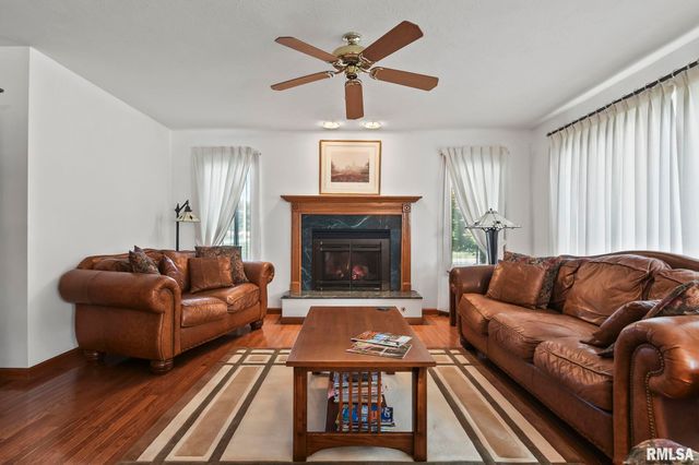 802 E LOCUST Court, Chatham, IL 62629