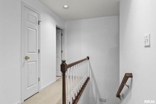 802 E LOCUST Court, Chatham, IL 62629