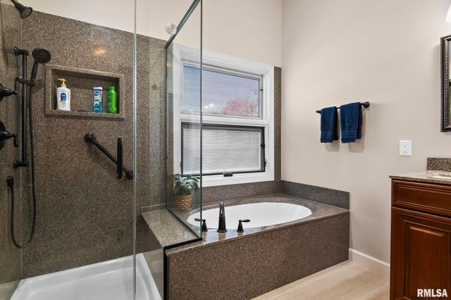 802 E LOCUST Court, Chatham, IL 62629