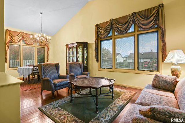 802 E LOCUST Court, Chatham, IL 62629