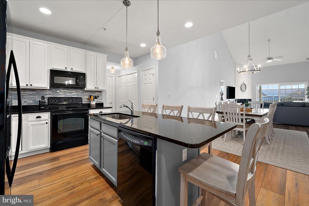 Image 15 of property listing at 200 WICOMICO ST #305, Ocean City, MD 21842