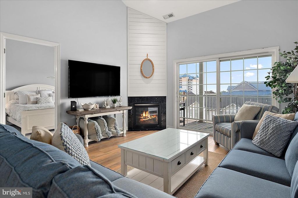 Image 7 of property listing at 200 WICOMICO ST #305, Ocean City, MD 21842