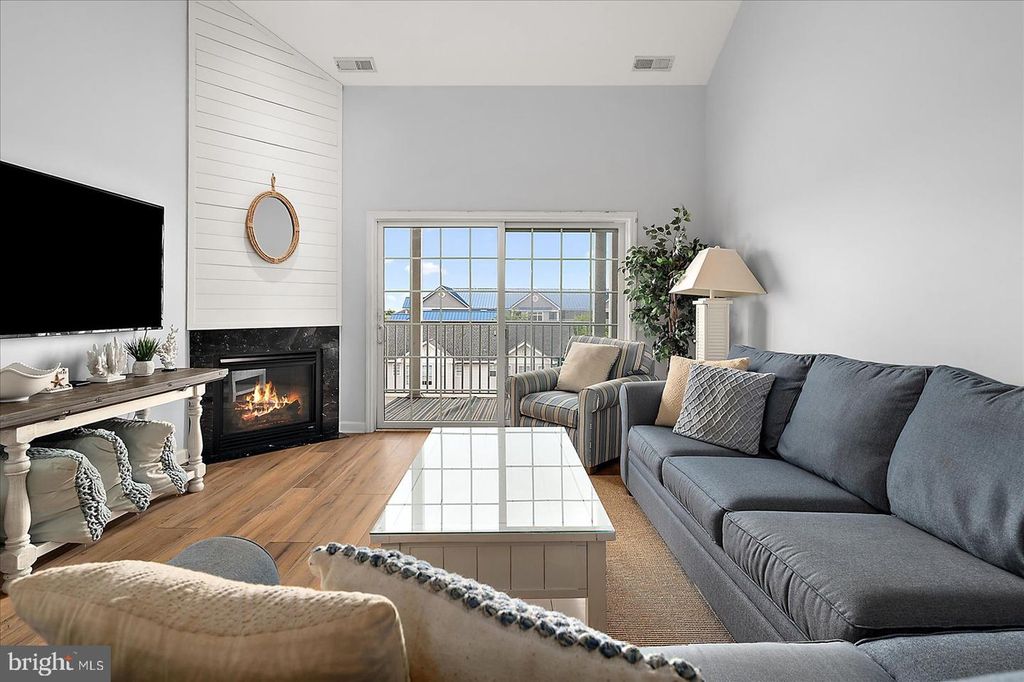 Image 8 of property listing at 200 WICOMICO ST #305, Ocean City, MD 21842