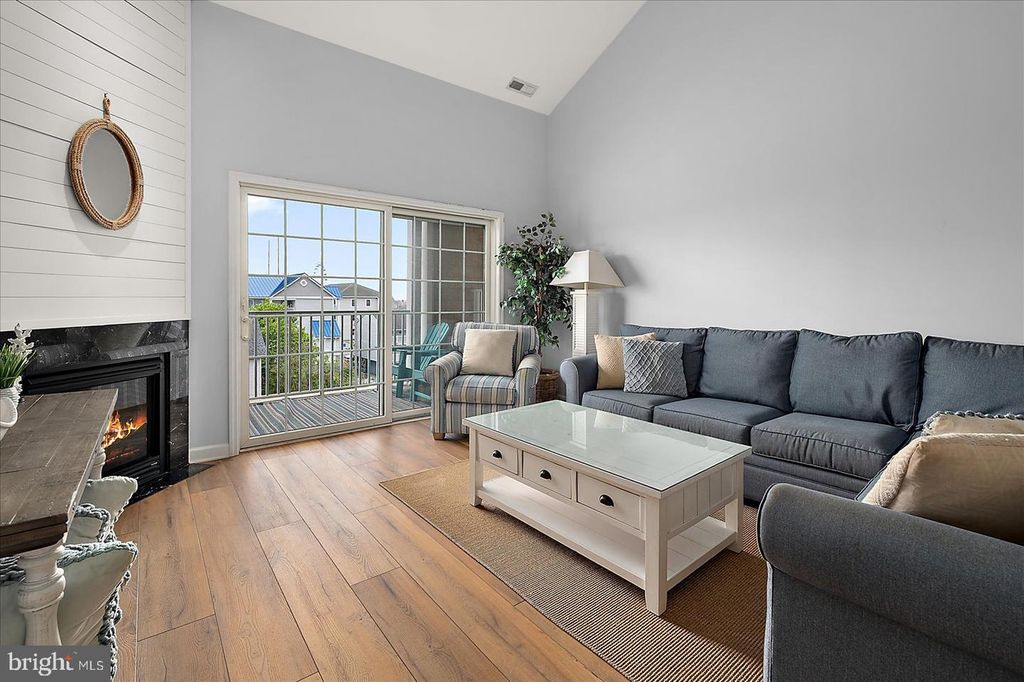 Image 9 of property listing at 200 WICOMICO ST #305, Ocean City, MD 21842