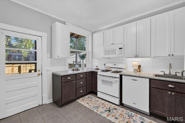 3821 Flad Avenue, St Louis, MO 63110