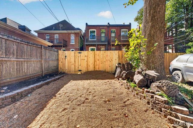 3821 Flad Avenue, St Louis, MO 63110