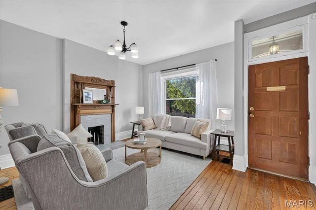 3821 Flad Avenue, St Louis, MO 63110