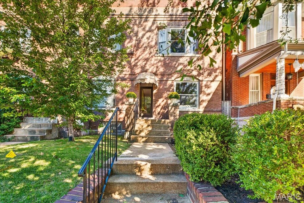 3821 Flad Avenue, St Louis, MO 63110