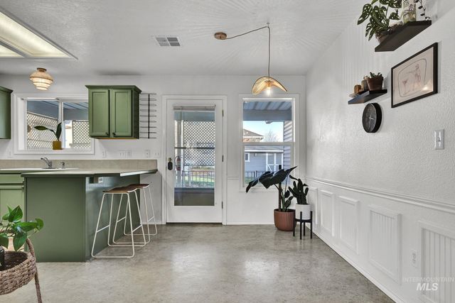 262 N Sunbird Ave, Kuna, ID 83634