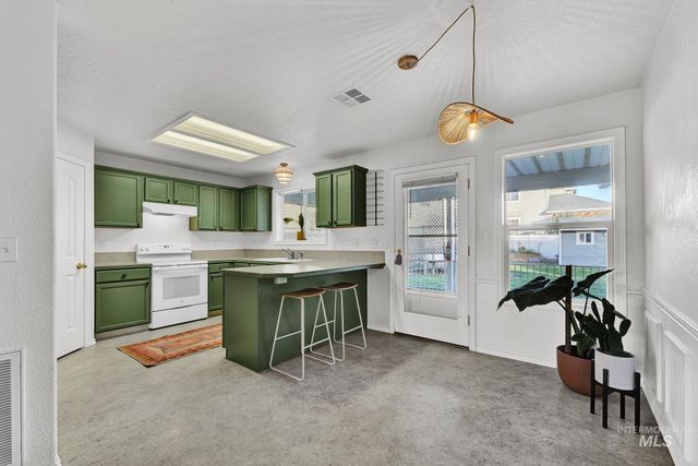 262 N Sunbird Ave, Kuna, ID 83634