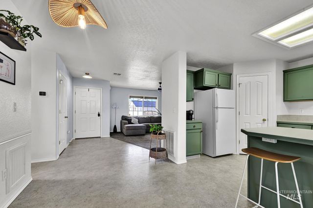 262 N Sunbird Ave, Kuna, ID 83634