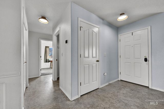 262 N Sunbird Ave, Kuna, ID 83634