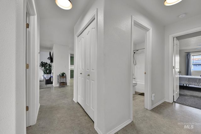 262 N Sunbird Ave, Kuna, ID 83634