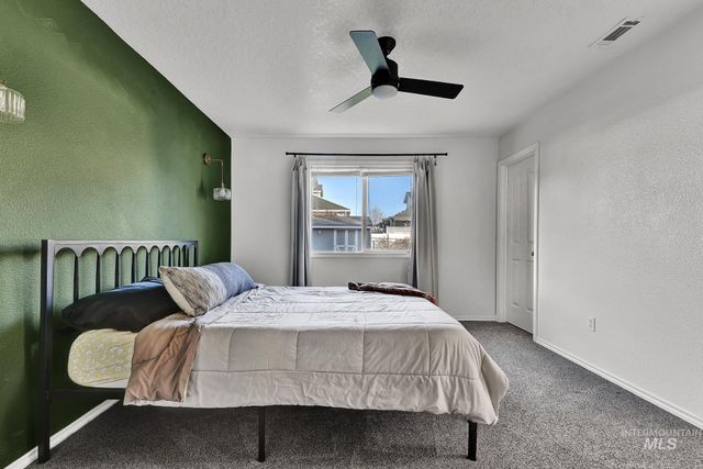 262 N Sunbird Ave, Kuna, ID 83634