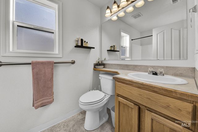 262 N Sunbird Ave, Kuna, ID 83634