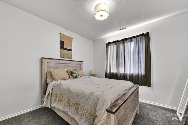 262 N Sunbird Ave, Kuna, ID 83634