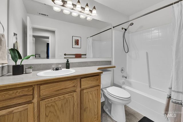 262 N Sunbird Ave, Kuna, ID 83634