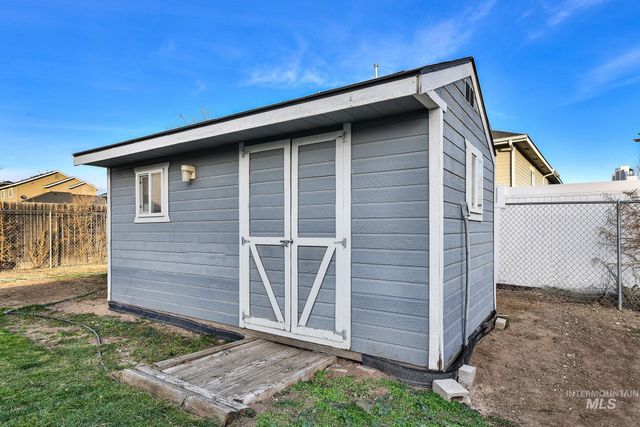 262 N Sunbird Ave, Kuna, ID 83634