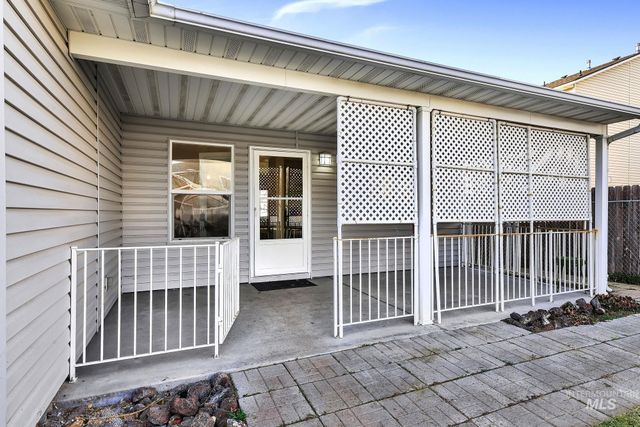 262 N Sunbird Ave, Kuna, ID 83634