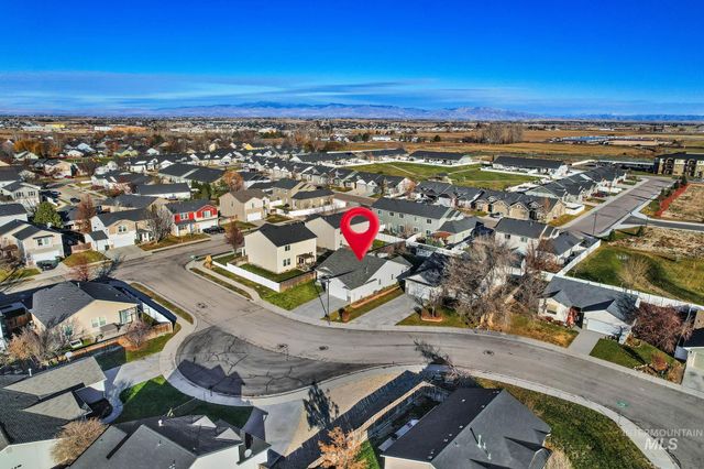 262 N Sunbird Ave, Kuna, ID 83634
