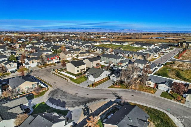 262 N Sunbird Ave, Kuna, ID 83634