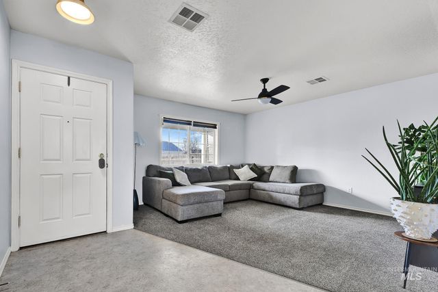 262 N Sunbird Ave, Kuna, ID 83634