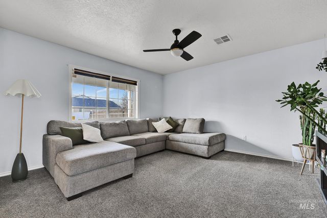 262 N Sunbird Ave, Kuna, ID 83634