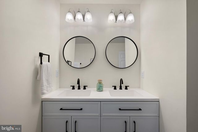 18 MCCLARY ST, Leipsic, DE 19901