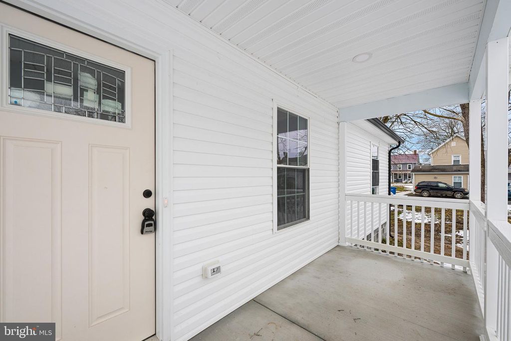 Image 2 of property listing at 18 MCCLARY ST, Leipsic, DE 19901